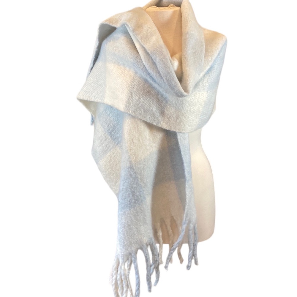 NWOT Steve Madden Fringed Blanket Scarf